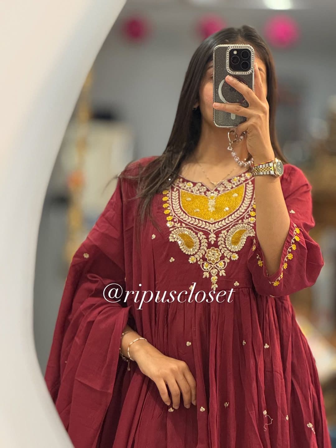 Women’s cotton suit alternate view