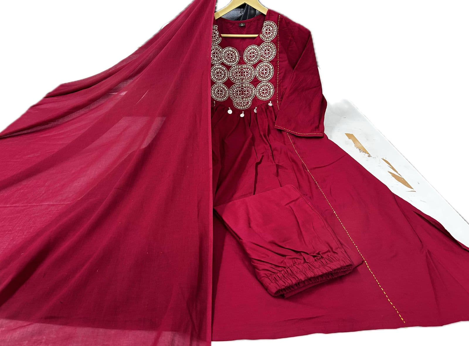 Women’s traditional kurta set alternate view